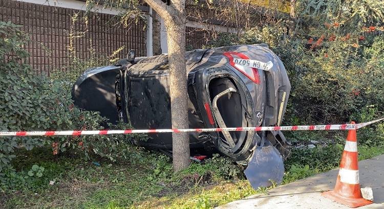 esenlerde surucusunun makas atmasi sonucu arac takla atti cok sayida yarali var 0 4UlqMCiu