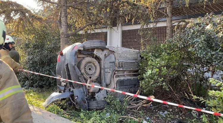 esenlerde surucusunun makas atmasi sonucu arac takla atti cok sayida yarali var 3 diMi8Lgb