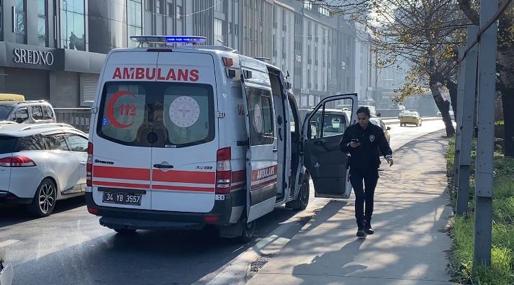 esenlerde surucusunun makas atmasi sonucu arac takla atti cok sayida yarali var 4