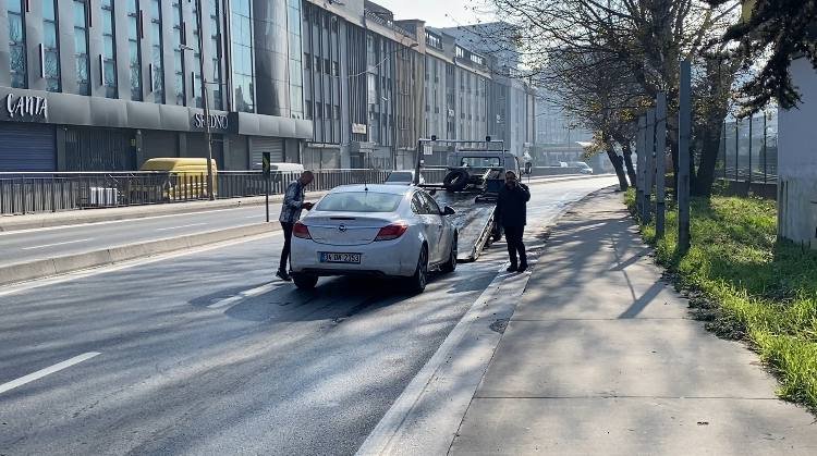 esenlerde surucusunun makas atmasi sonucu arac takla atti cok sayida yarali var 6 9sZ7gBzQ