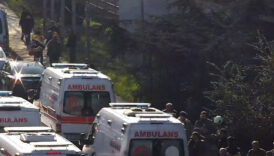 esenlerde surucusunun makas atmasi sonucu arac takla atti cok sayida yarali var eyimFzgc