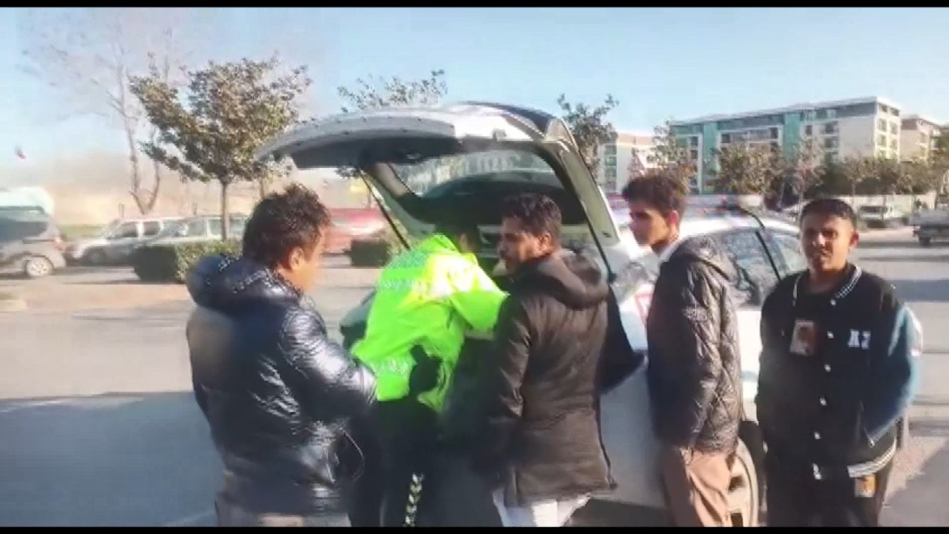 esenyurtta konsolosluk araci iett otobusune carpti 0 kmE5HKvw