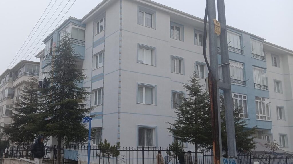 esini bicakla yaralayip yasamina son verdi mzGcldYE