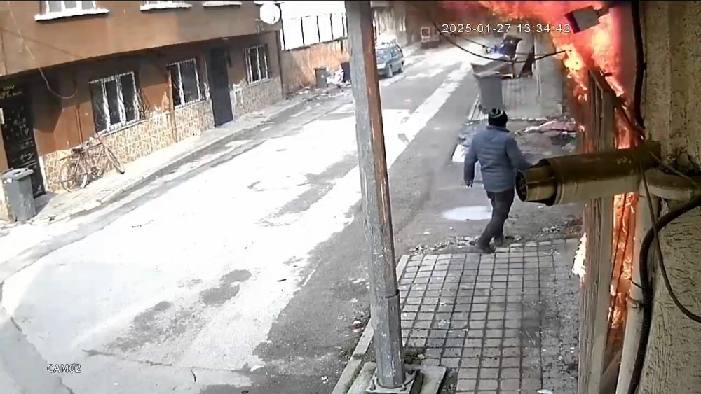 evi yakan adam 2 cocugunu rehin aldi 20 saattir elinde bicakla jandarmaya direniyor 3 JPelDkyw