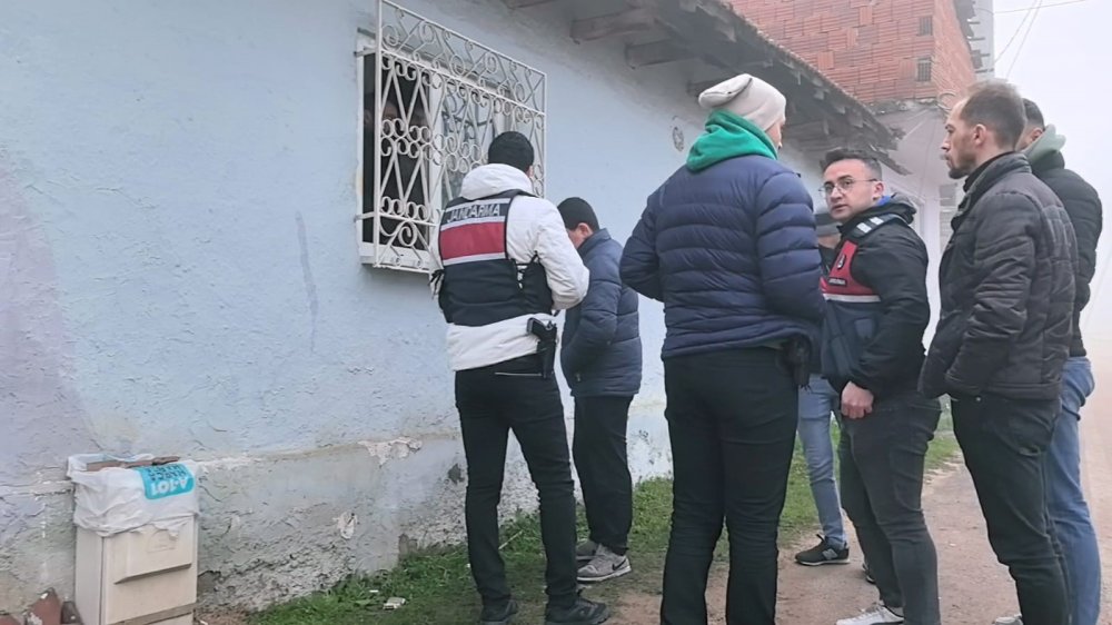 evi yakan adam 2 cocugunu rehin aldi 20 saattir elinde bicakla jandarmaya direniyor 5