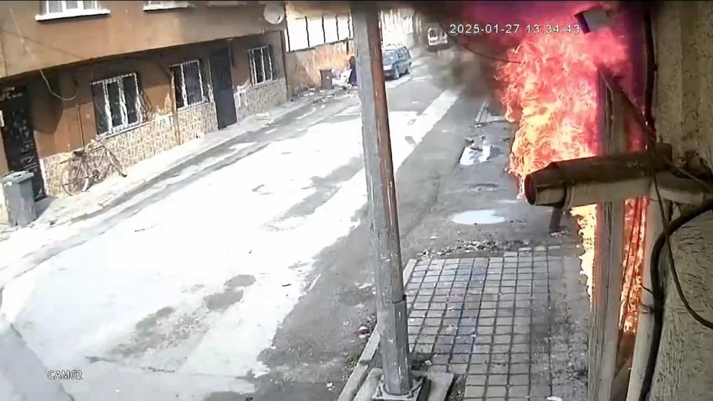 evi yakan adam 2 cocugunu rehin aldi 24 saat sonra teslim oldu 4 4WyfDijL