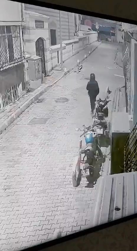 fatihte motosiklet fari hirsizlari kameraya yakalandi 5 r3qwseVe