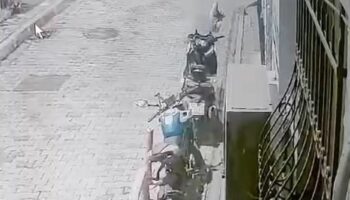 fatihte motosiklet fari hirsizlari kameraya yakalandi UKKSRmXA