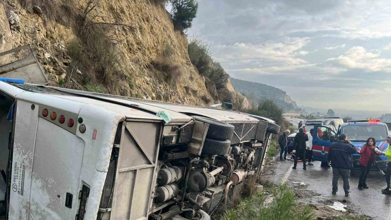 festival yolunda kaza tur minibusu devrildi 0 U3Mp5ASs