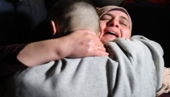 filistinliler mutluluk gozyaslariyla evlerine donuyor izzcWnPC