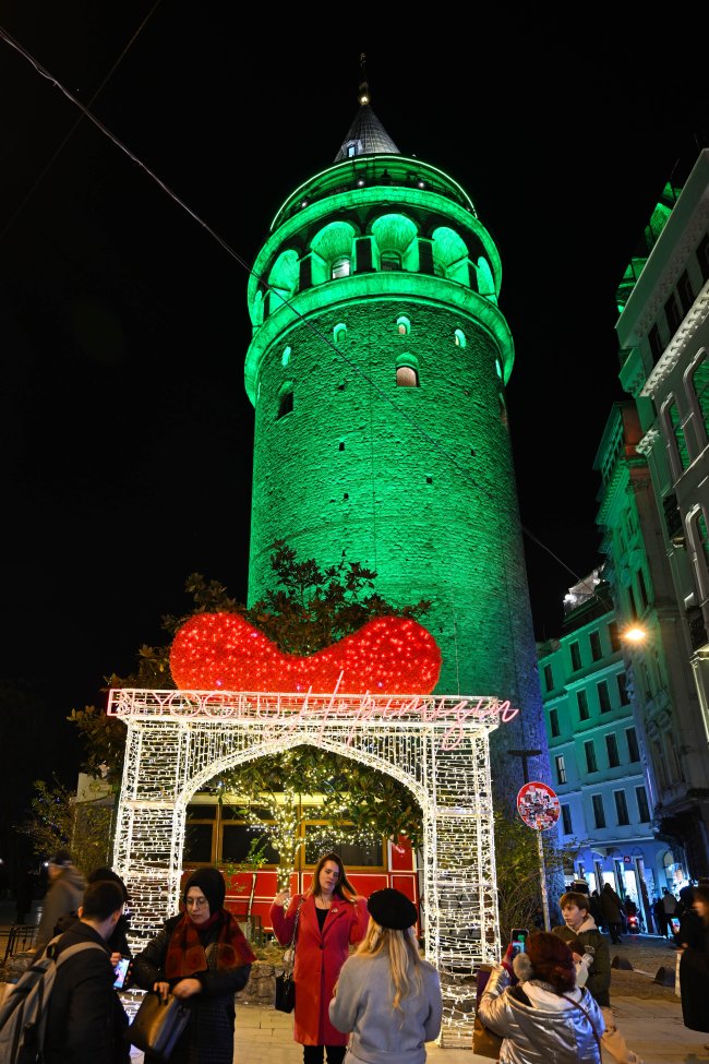 galata kulesi farkindalik icin yesile burundu 0 lviKeNWh