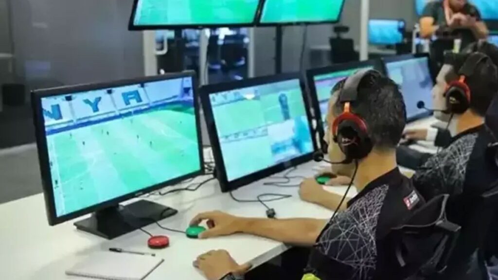 galatasaray konyaspor macina polonyali var hakemi eArHA2V5