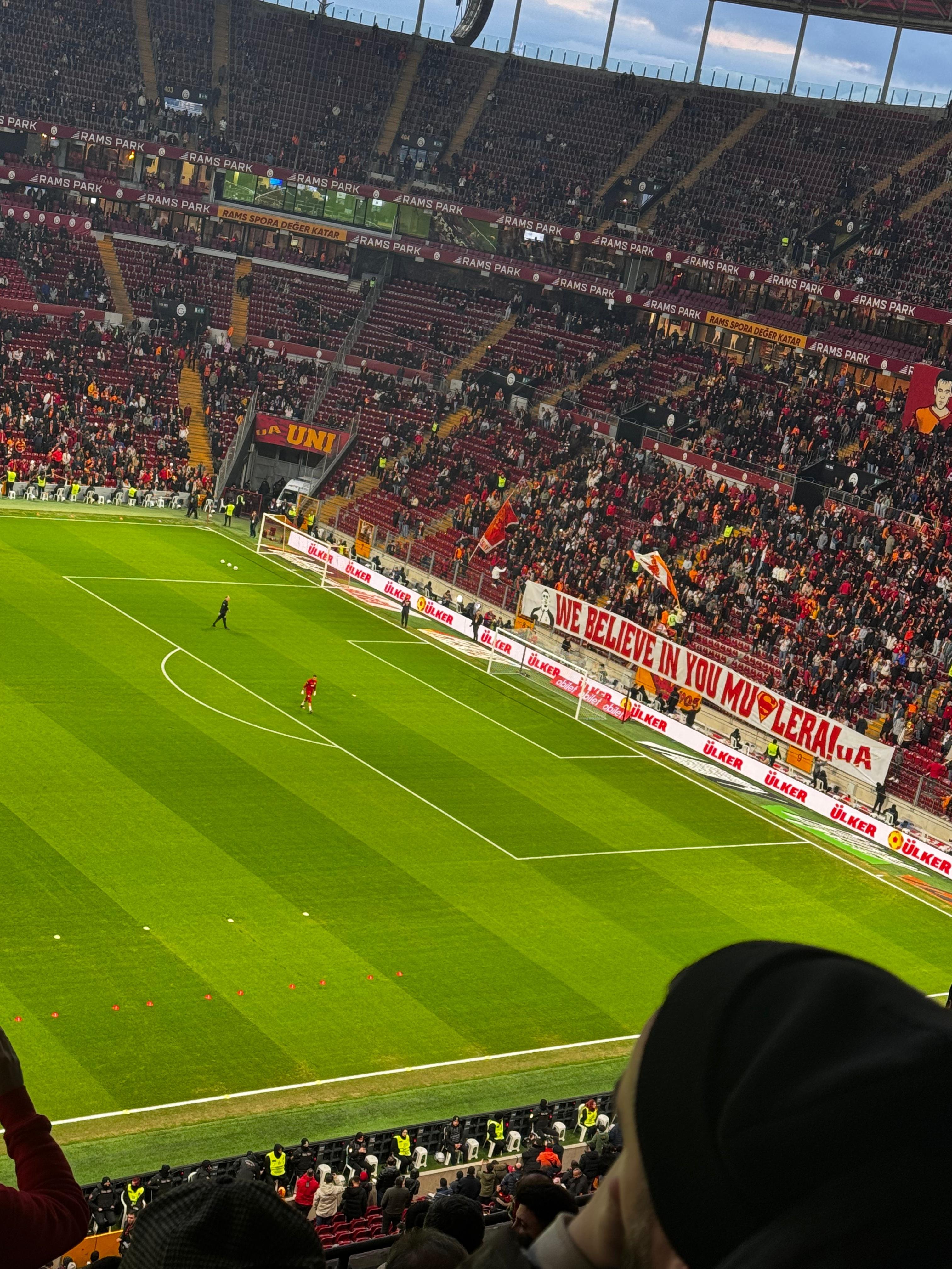 galatasaray taraftarindan musleraya buyuk destek 0 ZT7z9W2Z