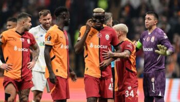galatasarayda buyuk hayal kirikligi taraftarlar isyan etti cvnUG6xw