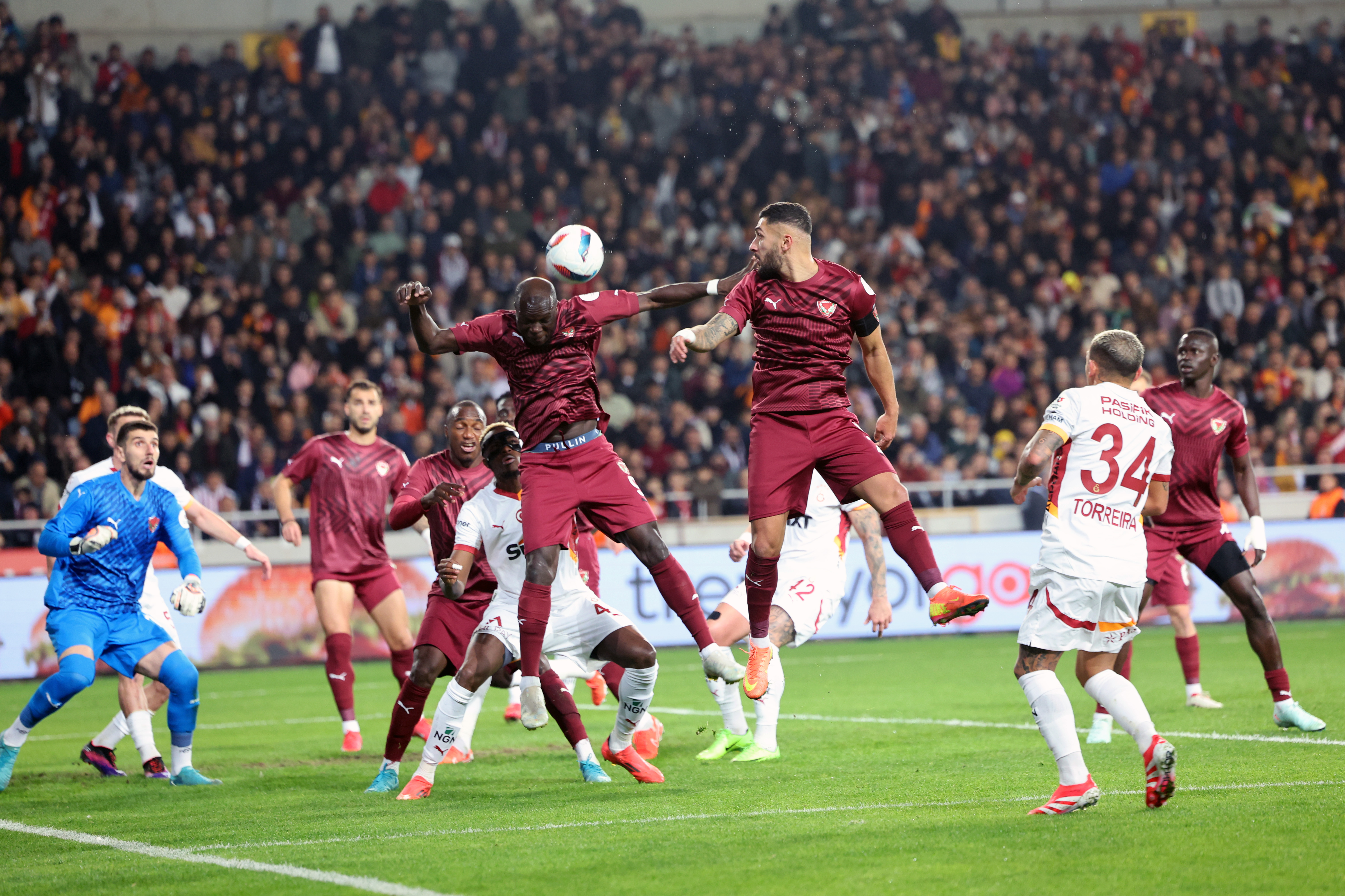 galatasarayin penalti bekledigi pozisyonda karar dogru mu eski hakemler acikladi 0 BWsLfCj1