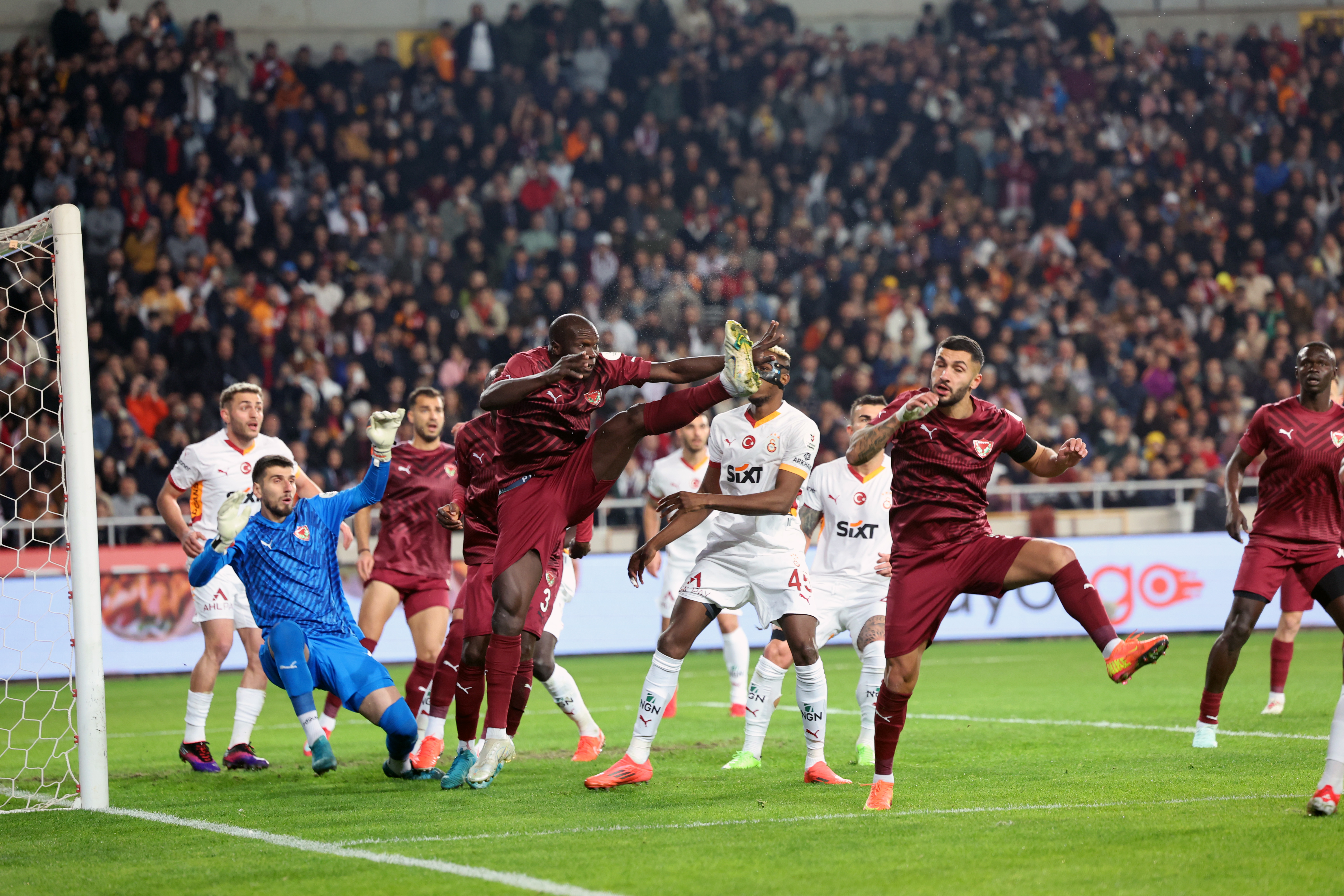 galatasarayin penalti bekledigi pozisyonda karar dogru mu eski hakemler acikladi 1 rlUvVGze