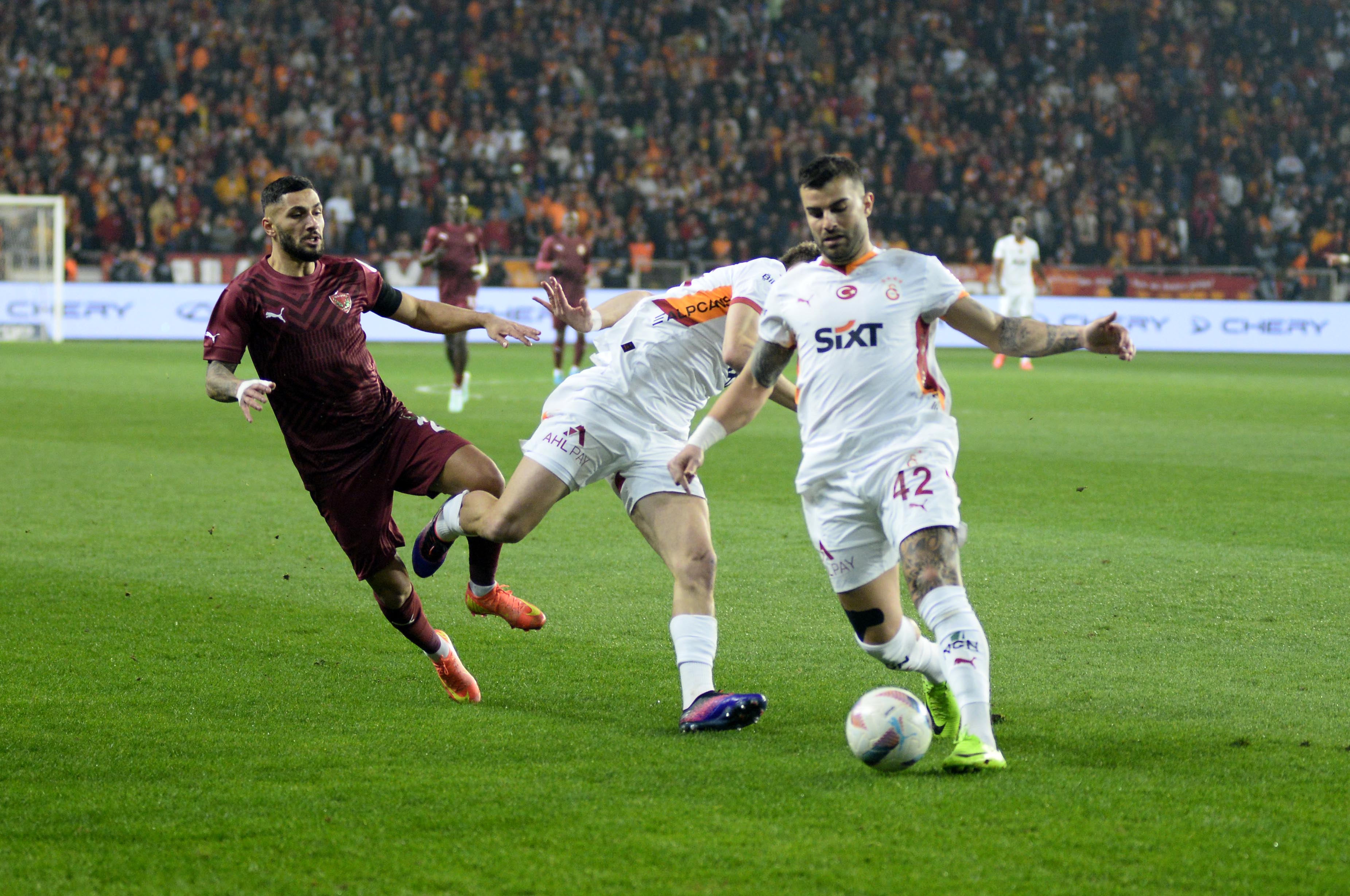 galatasarayin penalti bekledigi pozisyonda karar dogru mu eski hakemler acikladi 2 DMBresGr
