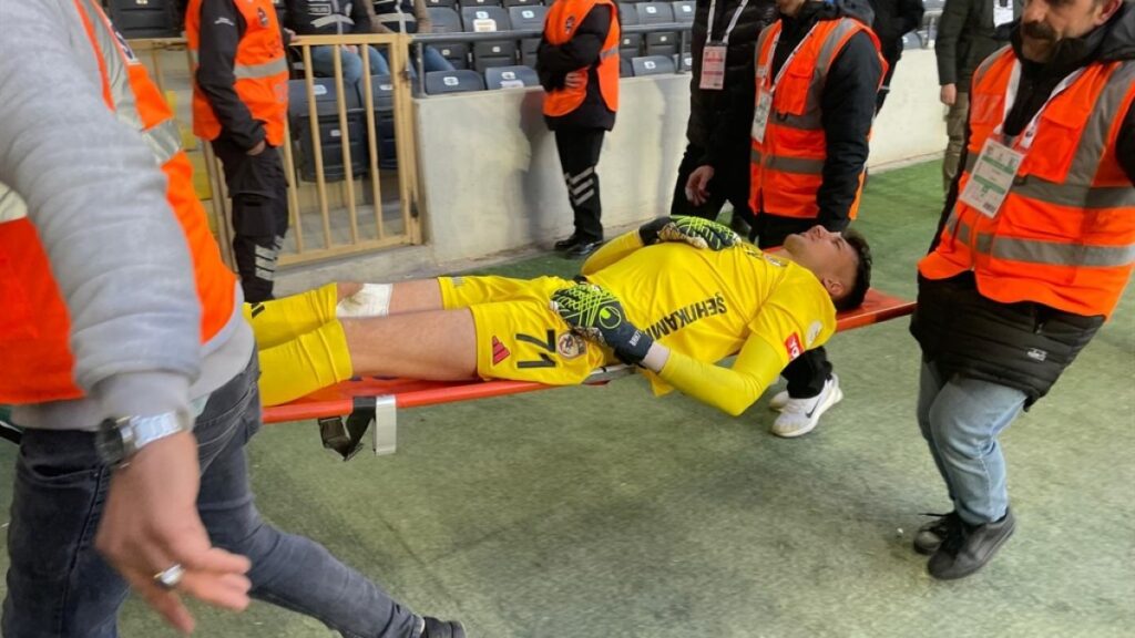 Gaziantep FK kalecisi Burak Bozan hastaneye kaldırıldı 2 gaziantep fk kalecisi burak bozan hastaneye kaldirildi RqWVJIMZ