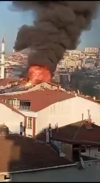 gaziosmanpasada 5 katli binanin catisi yandi 0 KaOSq8DV