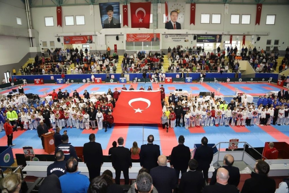 genc karateciler kursuye cikti 1 v2cQGGIg