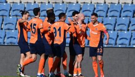 ghezzal penalti kacirdi basaksehir galip geldi Gqhrnl54