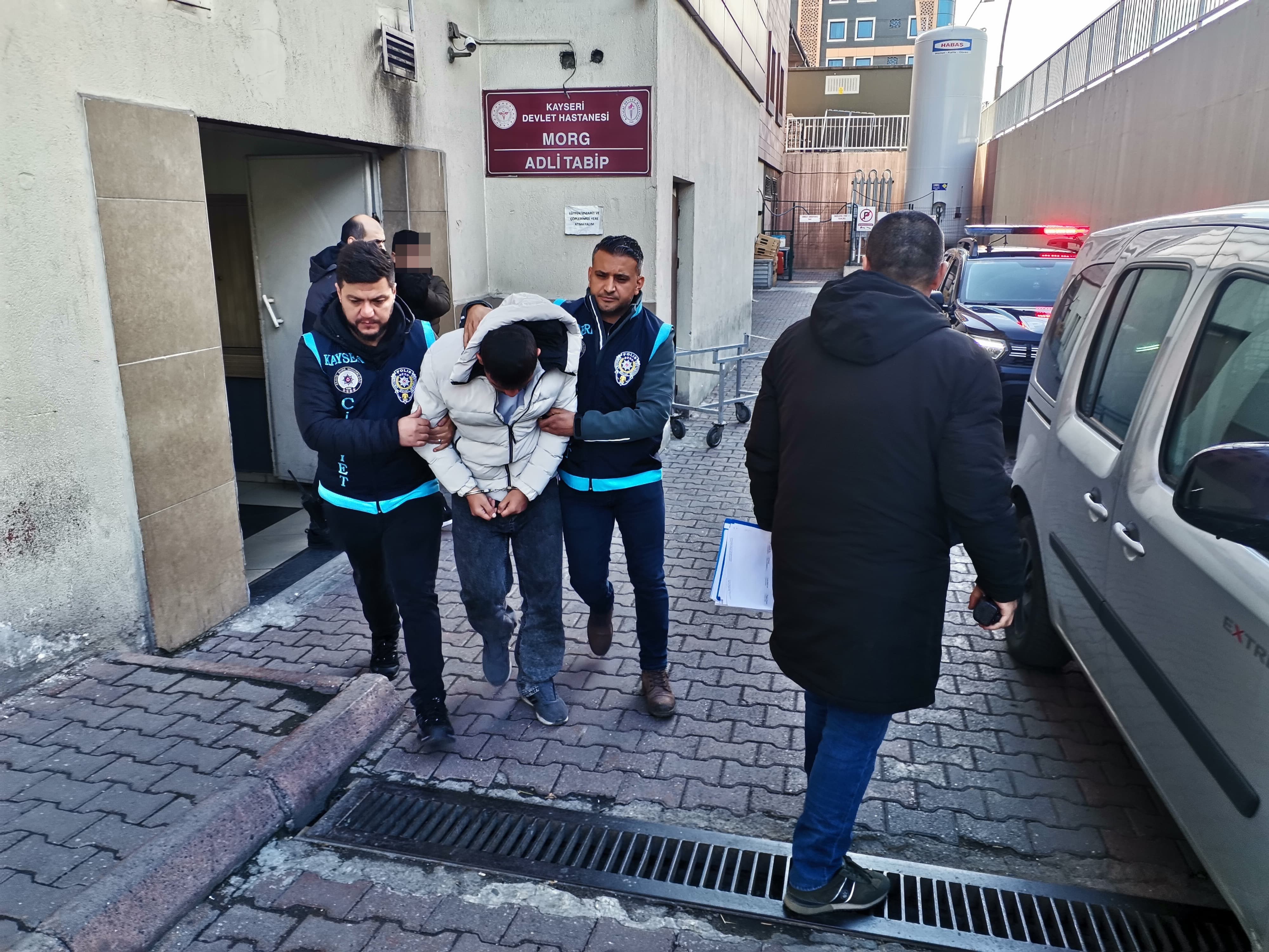 gogsunden bicaklanan genc oldu 0