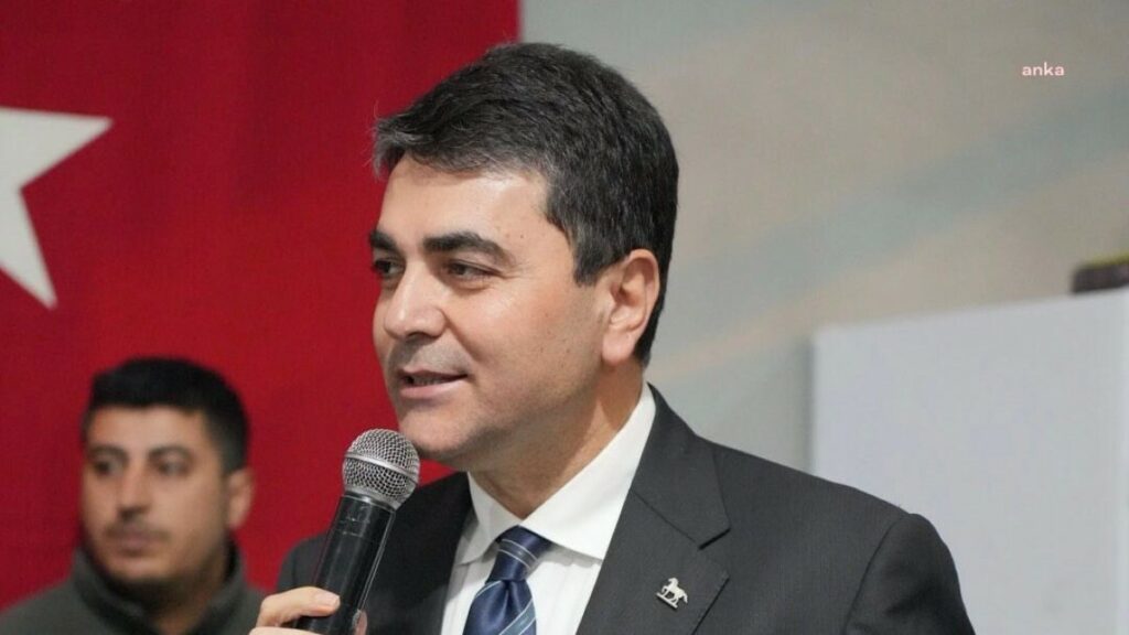 gultekin uysaldan umit ozdagin gozaltina alinmasina tepki yasananlar akp ile normallesmenin mumkun olmadigini gostermeye mgu9UXdW