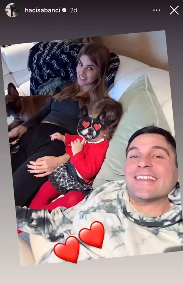 haci sabancidan dikkat ceken paylasim kalp emojisi koydu 1 BpfCTRJu