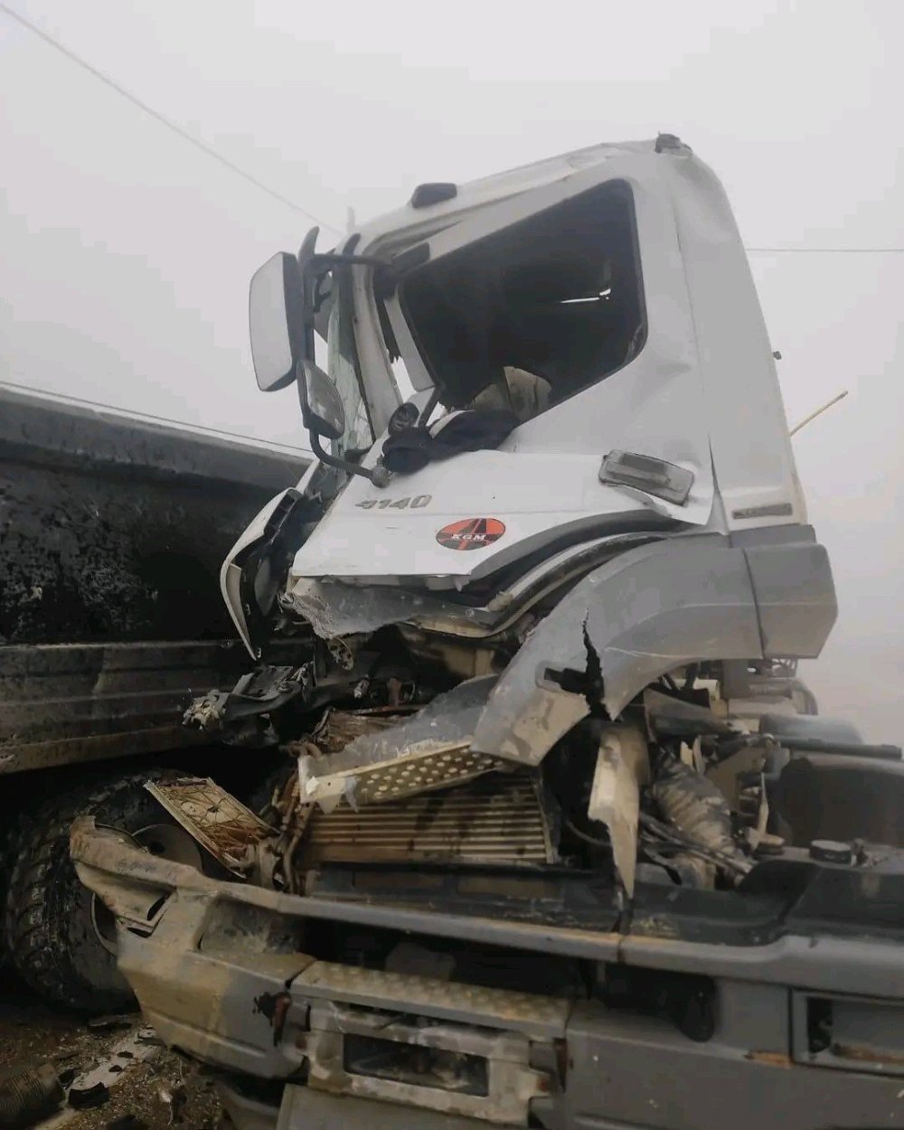 hafriyat kamyonu ile beton mikseri birbirine girdi 2 kisi yaralandi 0 1BuFgKTl