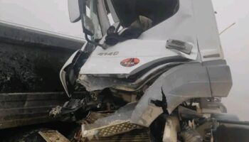 hafriyat kamyonu ile beton mikseri birbirine girdi 2 kisi yaralandi ej6Fsc5M