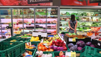 halk ulkede artan fiyatlara tepki icin bir gunluk boykot baslatti hkEXBYi1