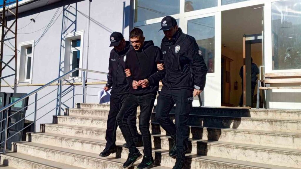 hapis cezasiyla aranan sahis samsunda enselendi gf1WGSrV