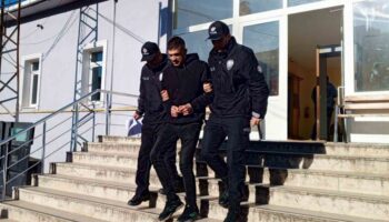 hapis cezasiyla aranan sahis samsunda enselendi gf1WGSrV