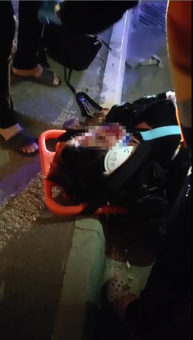hatayda feci kaza motosiklet yayalara carpti yarali var 4 3MY9cSnz