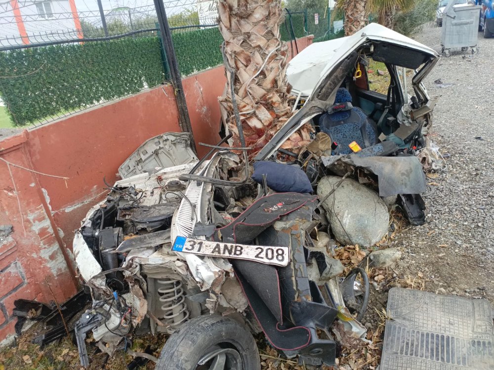 hurdaya donen otomobilin surucusu hafif yaralandi 2 tw3Qu5et