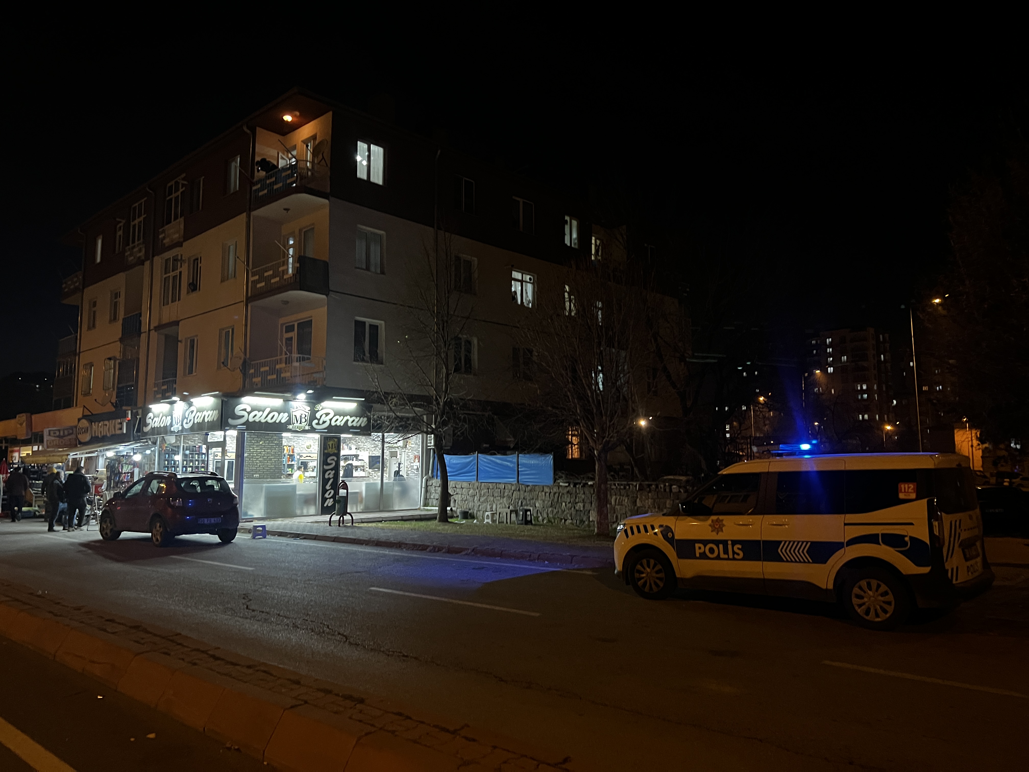 husumetlisi tarafindan balkonda silahli saldiriya ugradi 0