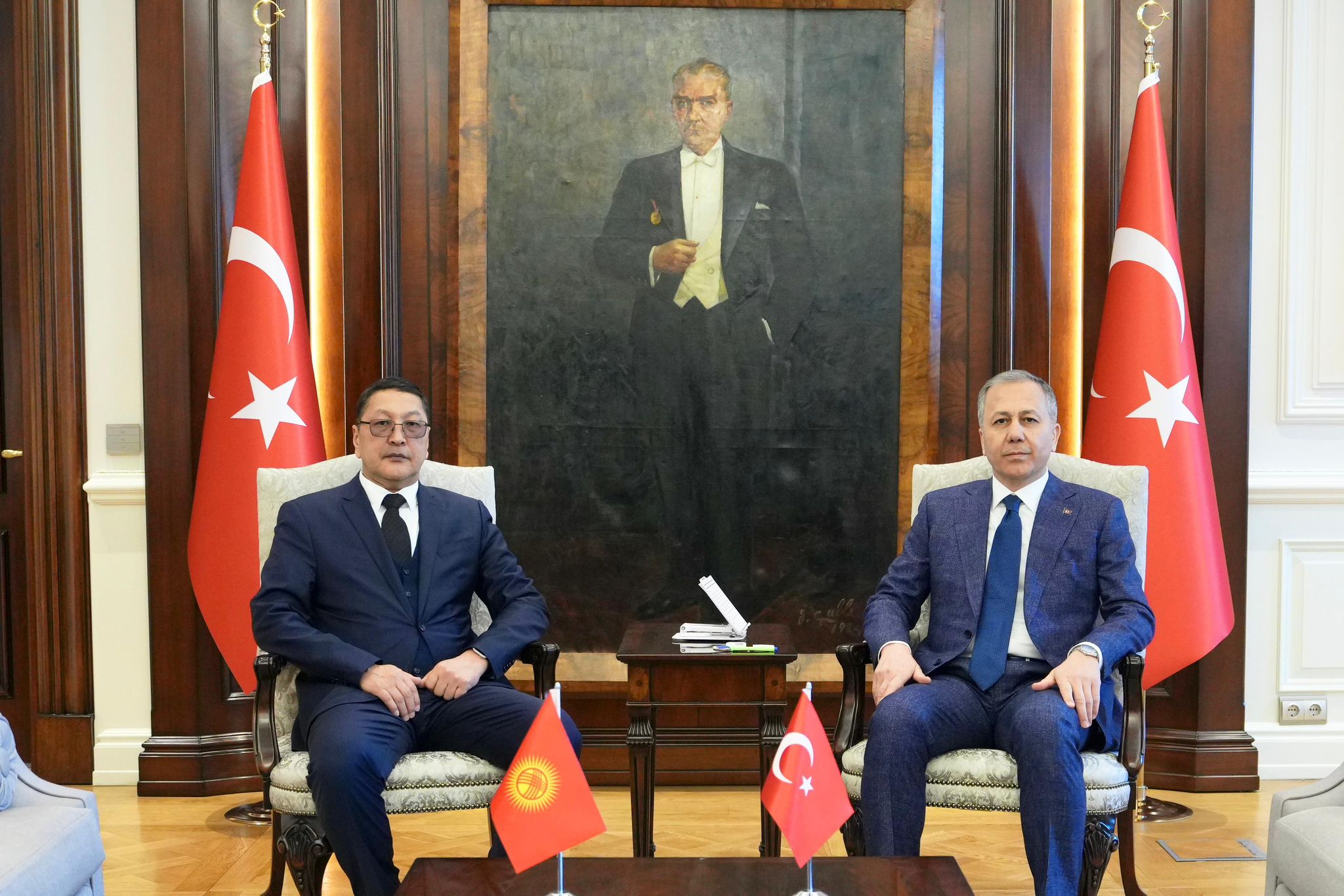 icisleri bakani yerlikaya kirgizistan acil durumlar bakani ajikeyevi kabul etti 0