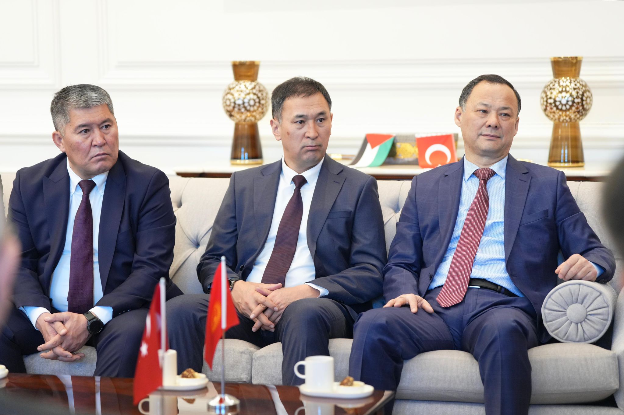 icisleri bakani yerlikaya kirgizistan acil durumlar bakani ajikeyevi kabul etti 5 baVs7sIt