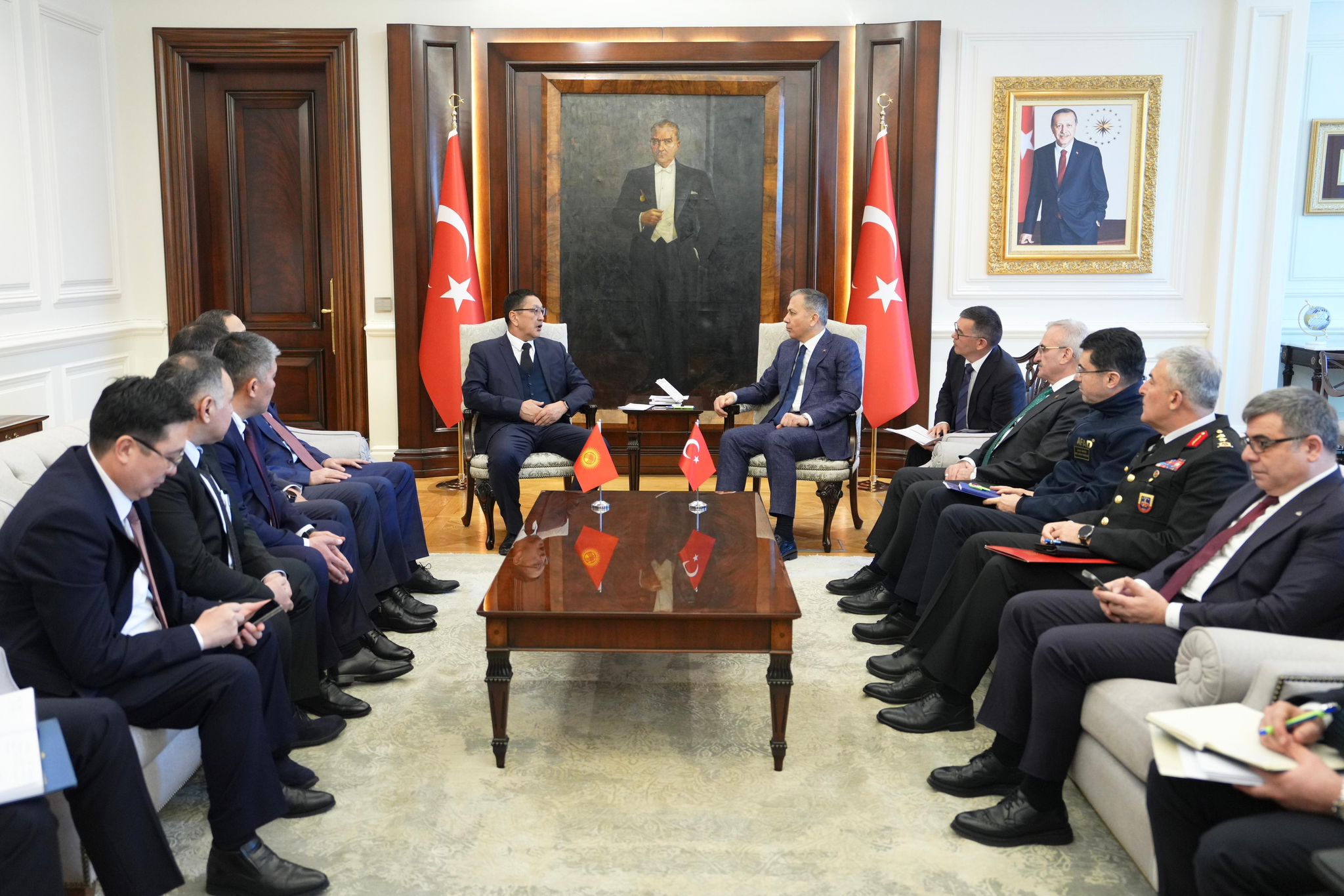 icisleri bakani yerlikaya kirgizistan acil durumlar bakani ajikeyevi kabul etti 6 uu1GLq1D