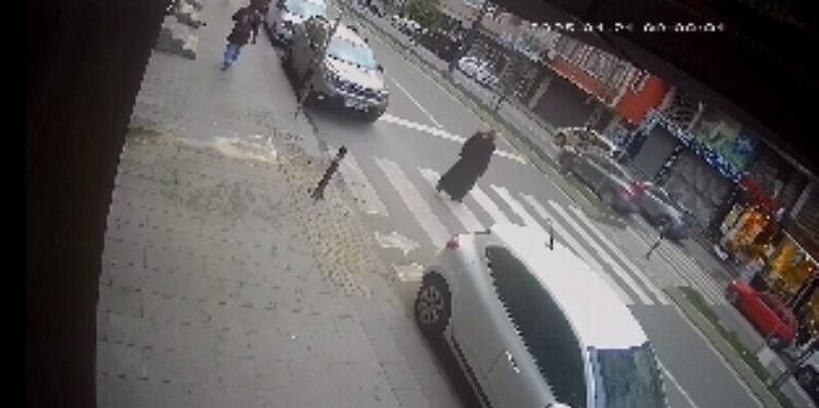 iett otobusunun yaya gecidinde carptigi kadin oldu o anlar kamerada 2
