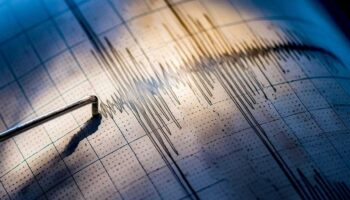 iranda korkutan deprem giUYpR3O