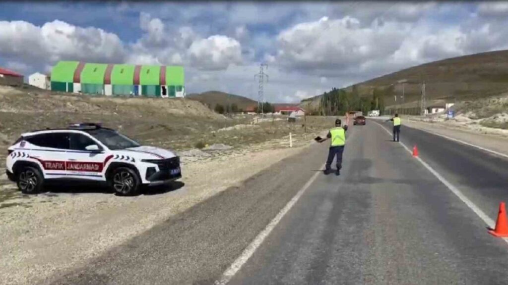 ispartada 1 saatte 14 arac trafikten men edildi IBGxL1un
