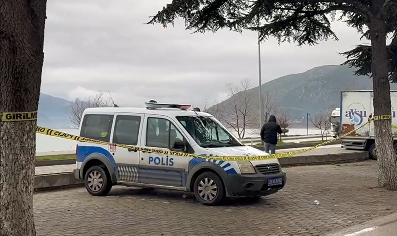 ispartada facianin esiginden donulmustu enkaz onunde altin nobeti 1 jujbtLQQ