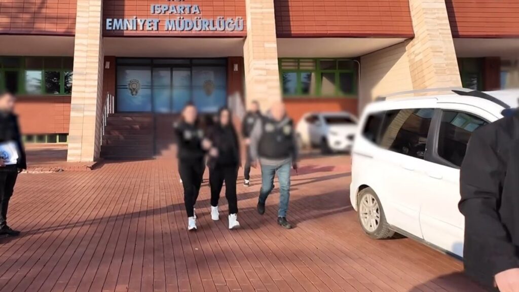 ispartada santaj operasyonu 2 tutuklama GhPyMRIz