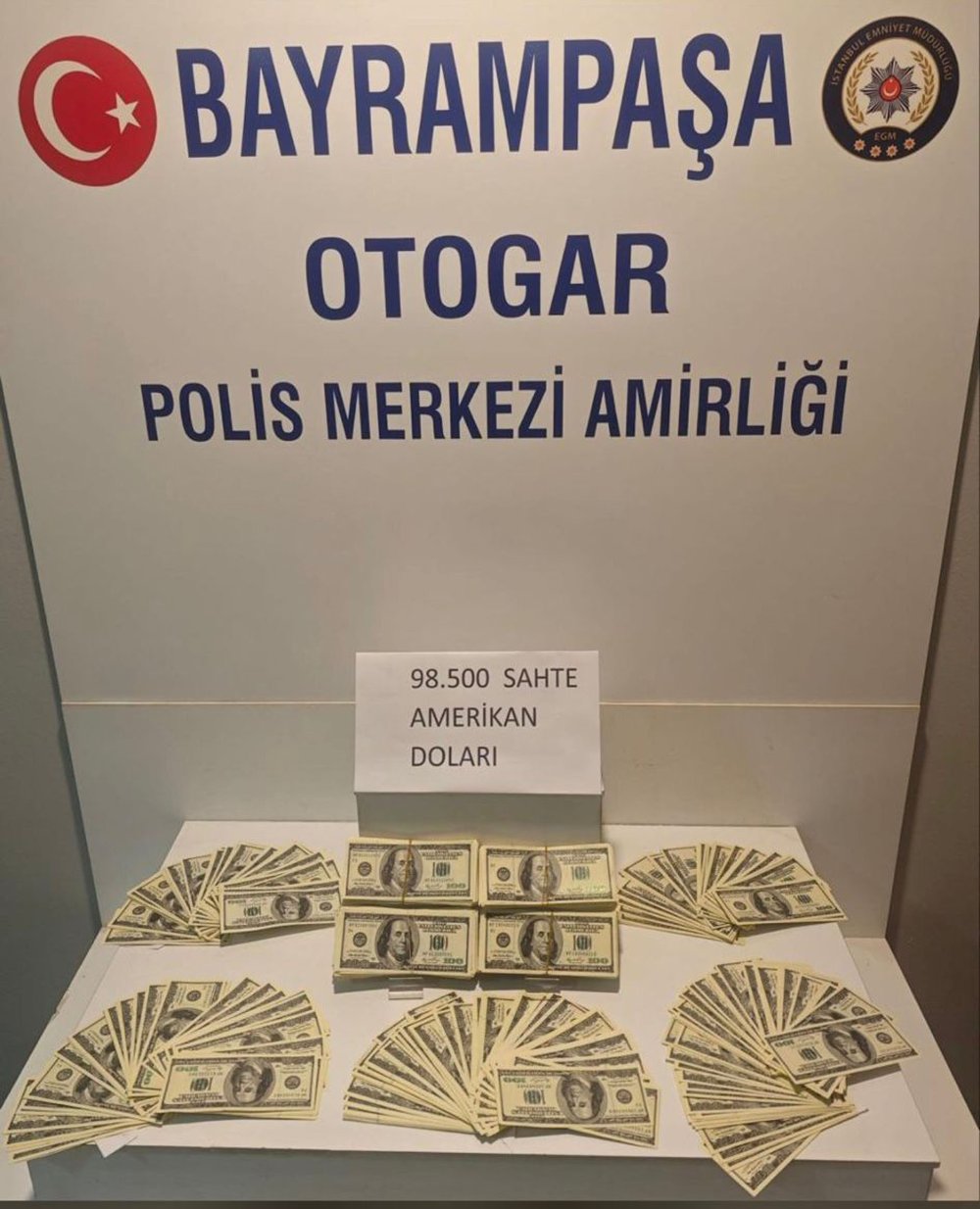 istanbul bayrampasa otogarda binlerce sahte dolar ele gecirildi 2 atNmDj3N