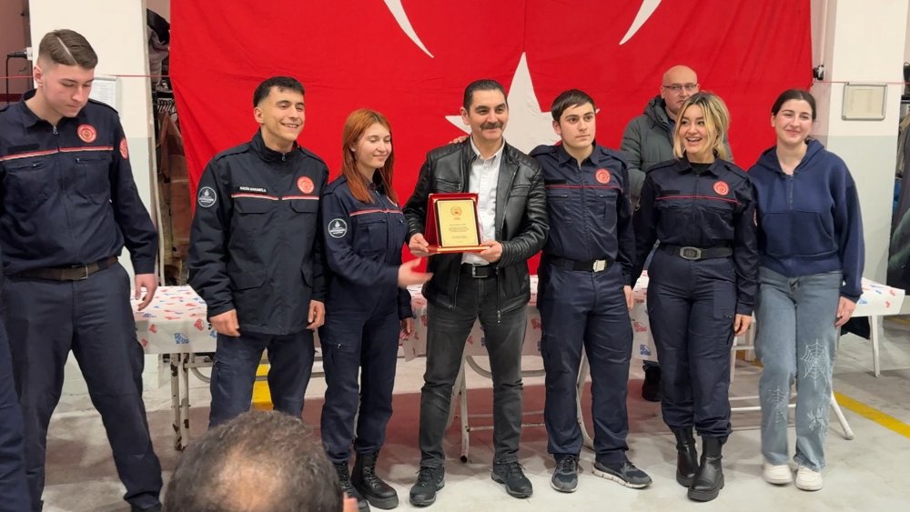 istanbul itfaiyesinden emekli olanlara veda toreni duzenlendi boyle ugurlandilar 3 JTsf2Wwq