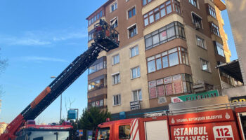 istanbulda 6 katli binanin cati katinda korkutan yangin IHiFXmL4