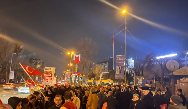istanbulda umit ozdag hazirligi vatandasi engellemek icin barikatlar kuruluyor 0