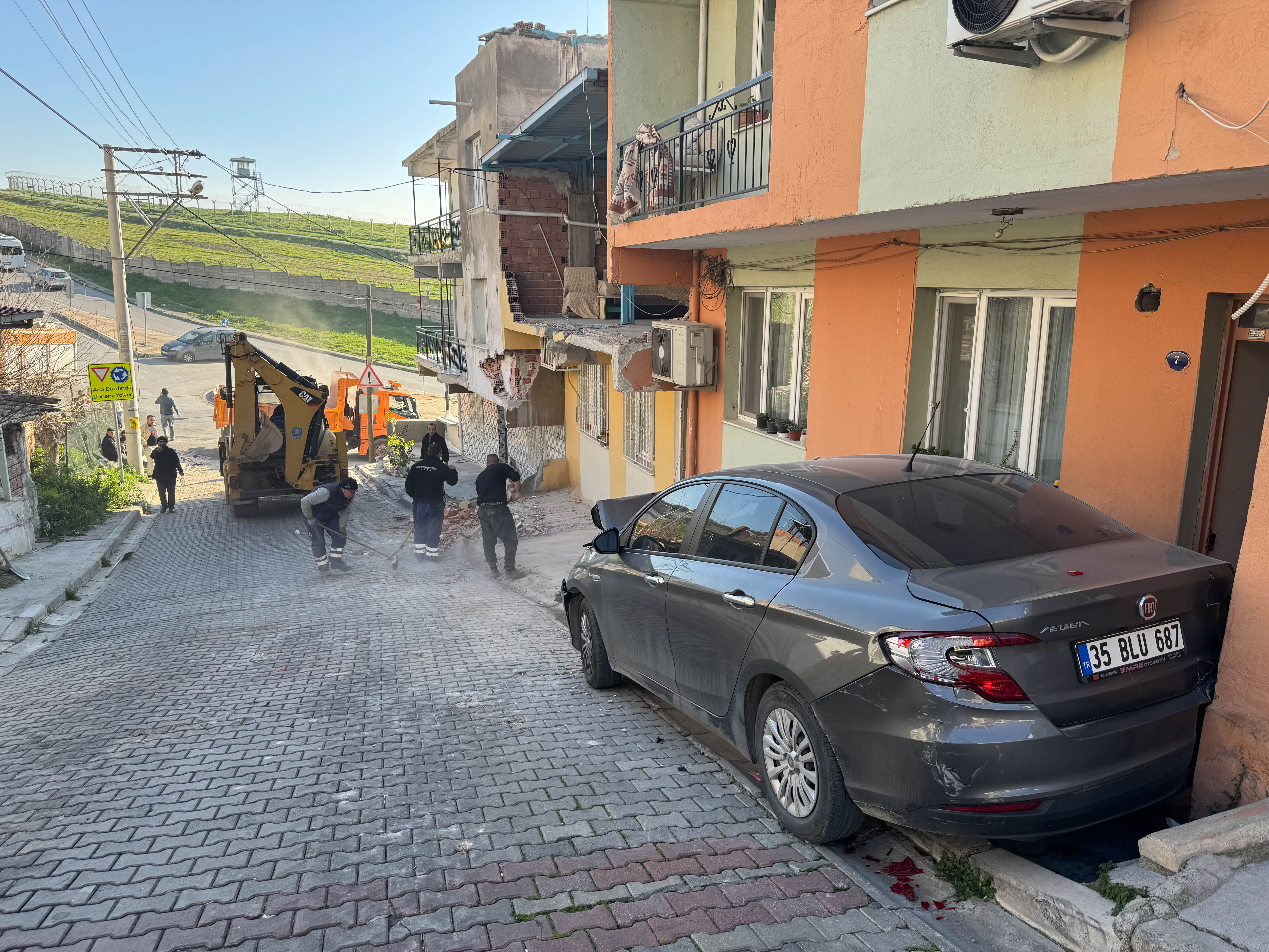 izmirde freni bosalan kamyon dehseti 1 tWLt5k3L