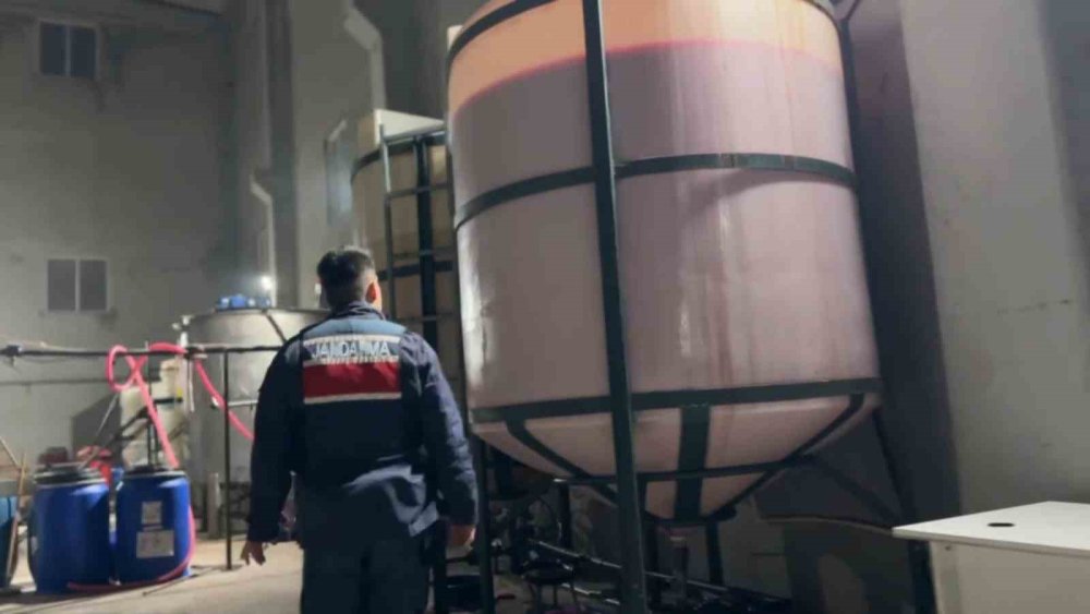 jandarma tanklara tirmandi kirleri cikarmayan deterjanlara baskin 2